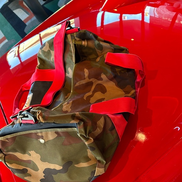 COPY - Like New Hershel Army Fatigue Green Blue Red Big Duffle w/ Detachable St… - Picture 3 of 4